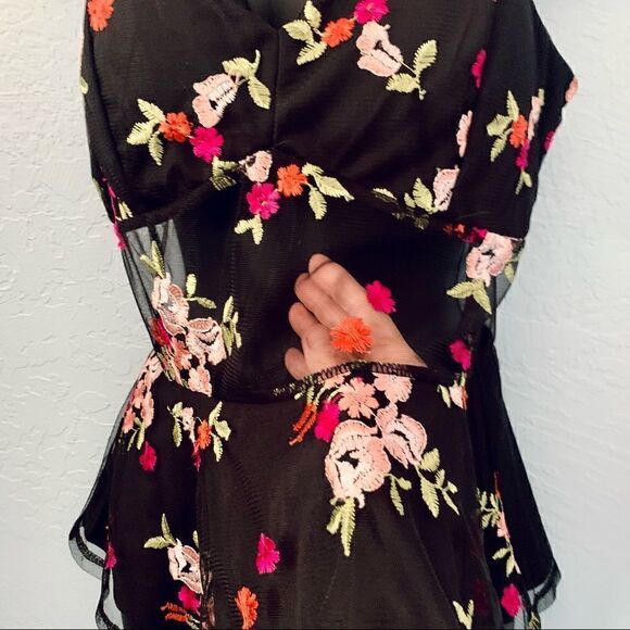 Charlotte Russe Black Embroidered Floral Mesh Cutout Tank Top Size Large - Picture 5 of 11